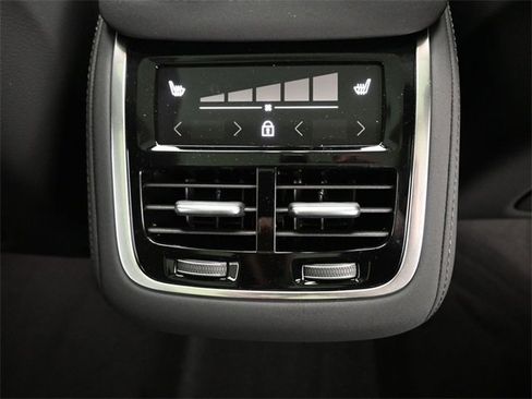 New 2026 Volvo XC90 B6 Plus w/ Protection Package Premier image 36