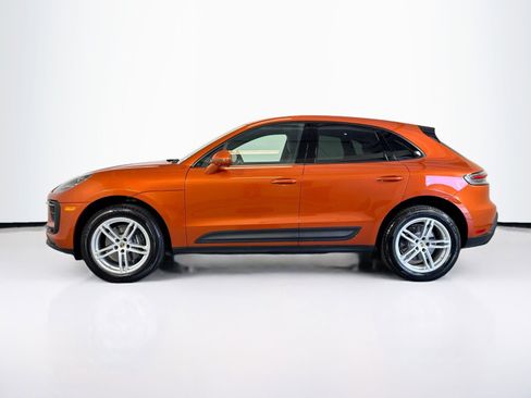 Certified 2025 Porsche Macan AWD/4WD image 2