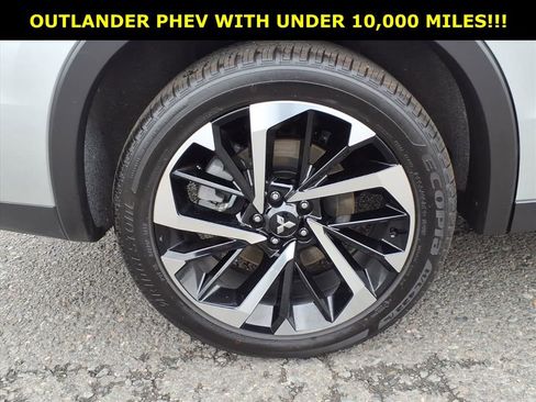 Used 2025 Mitsubishi Outlander SE image 8
