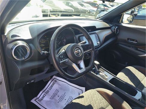 Used 2021 Nissan Kicks SR w/ Exterior Package FWD image 5