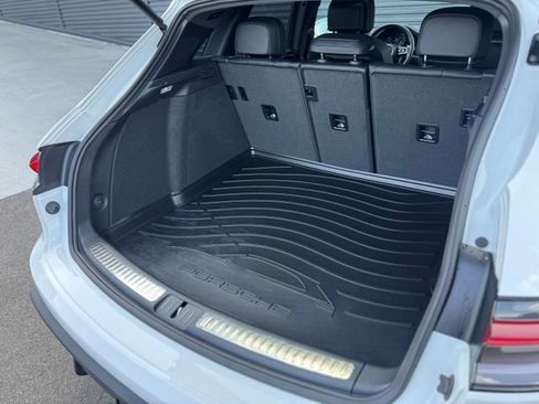 Certified 2026 Porsche Macan AWD/4WD image 37
