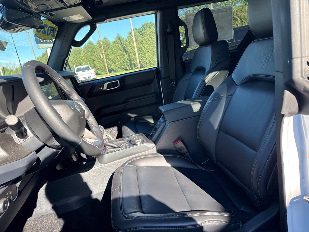 New 2026 Ford Bronco Badlands w/ Sasquatch Package AWD/4WD image 9