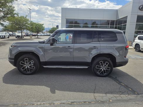 Used 2026 Lexus GX 550 w/ Accessory Package (2T) AWD/4WD image 9