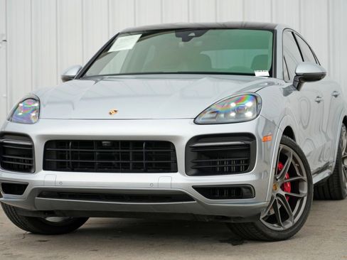 Used 2021 Porsche Cayenne GTS w/ Lightweight Sport Package image 3