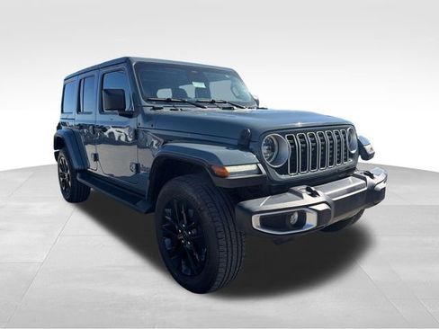 Used 2025 Jeep Wrangler Unlimited Sahara AWD/4WD image 3