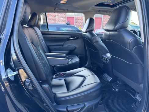Used 2024 Toyota Highlander XLE image 20