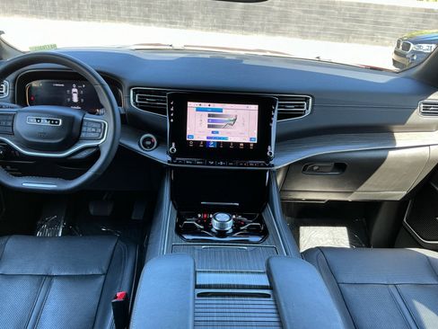 Used 2024 Jeep Wagoneer Series III AWD/4WD image 15