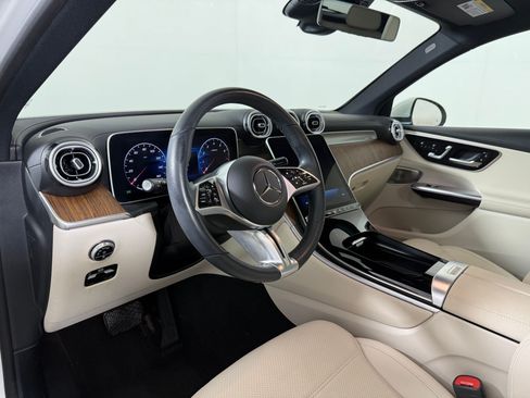 Used 2023 Mercedes-Benz GLC 300 4MATIC image 4