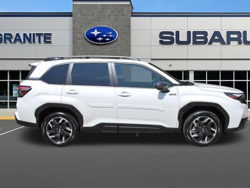 Used 2025 Subaru Forester Premium AWD/4WD image 12