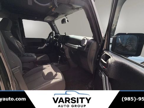 Used 2013 Jeep Wrangler Unlimited Sahara w/ Connectivity Group AWD/4WD image 18