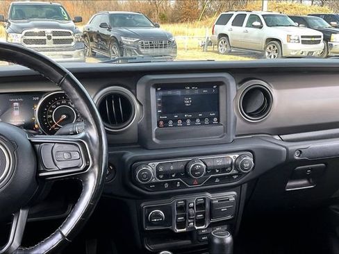 Used 2021 Jeep Gladiator Sport image 10