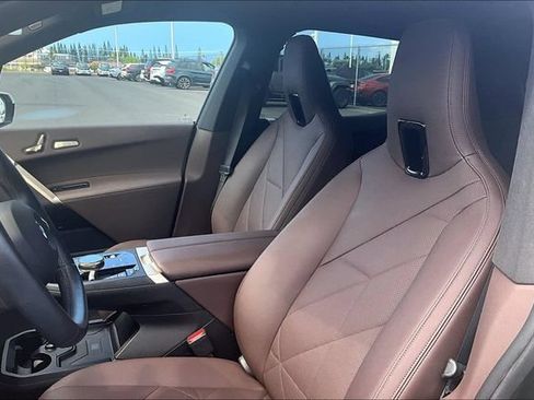 Used 2024 BMW iX xDrive50 w/ Premium Package AWD/4WD image 25