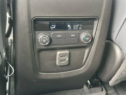 Used 2023 Buick Enclave Essence AWD/4WD image 27