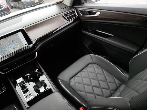 Used 2025 Volkswagen Atlas SEL Premium R-Line image 11