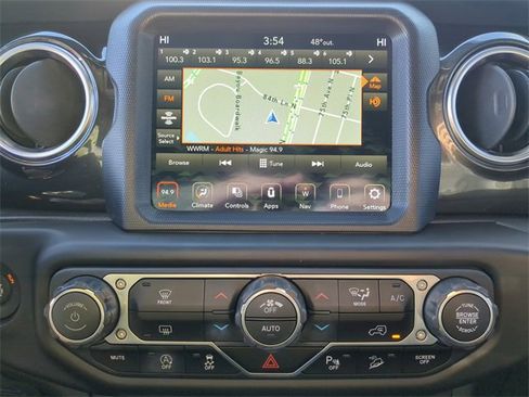 Used 2020 Jeep Wrangler Unlimited Sahara image 24