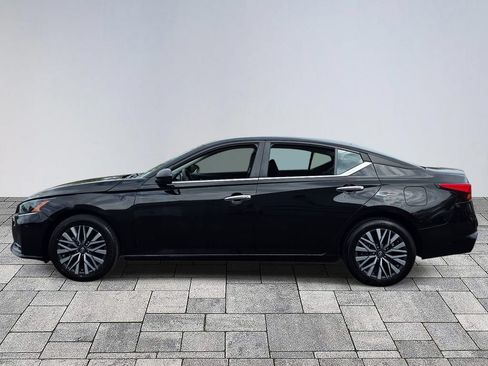 Used 2024 Nissan Altima 2.5 SV AWD/4WD image 4