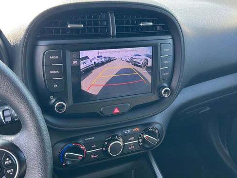 Certified 2022 Kia Soul LX w/ Technology Package image 21