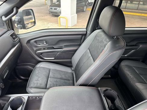 Used 2023 Nissan Titan PRO-4X image 32