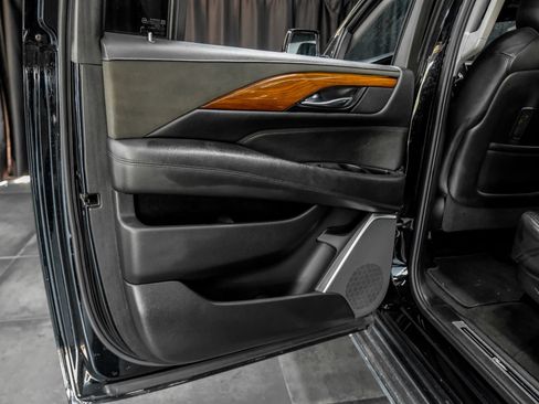 Used 2020 Cadillac Escalade ESV Luxury RWD image 56