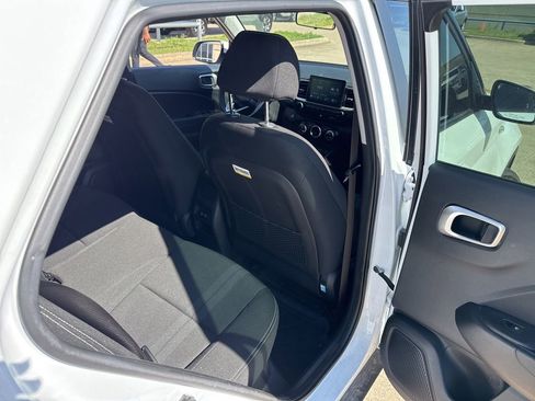 Used 2024 Hyundai Venue SEL FWD image 13