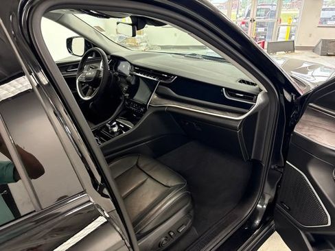 Used 2022 Jeep Grand Cherokee Limited 4xe w/ Luxury Tech Group II AWD/4WD image 23