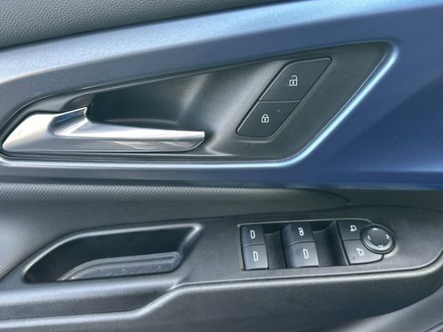 Used 2025 Chevrolet Equinox EV LT w/ Convenience Package image 12