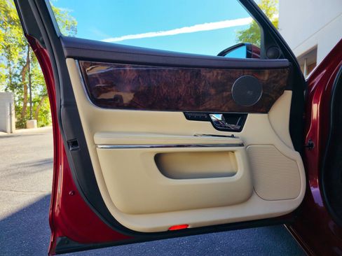 Used 2012 Jaguar XJ image 12