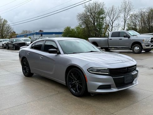 Used 2018 Dodge Charger SXT w/ Blacktop Package RWD image 17