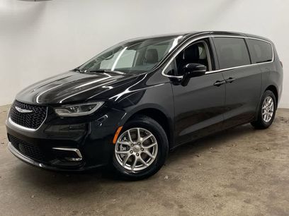 Used 2024 Chrysler Pacifica Touring-L