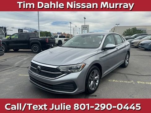 Used 2024 Volkswagen Jetta SE FWD image 5