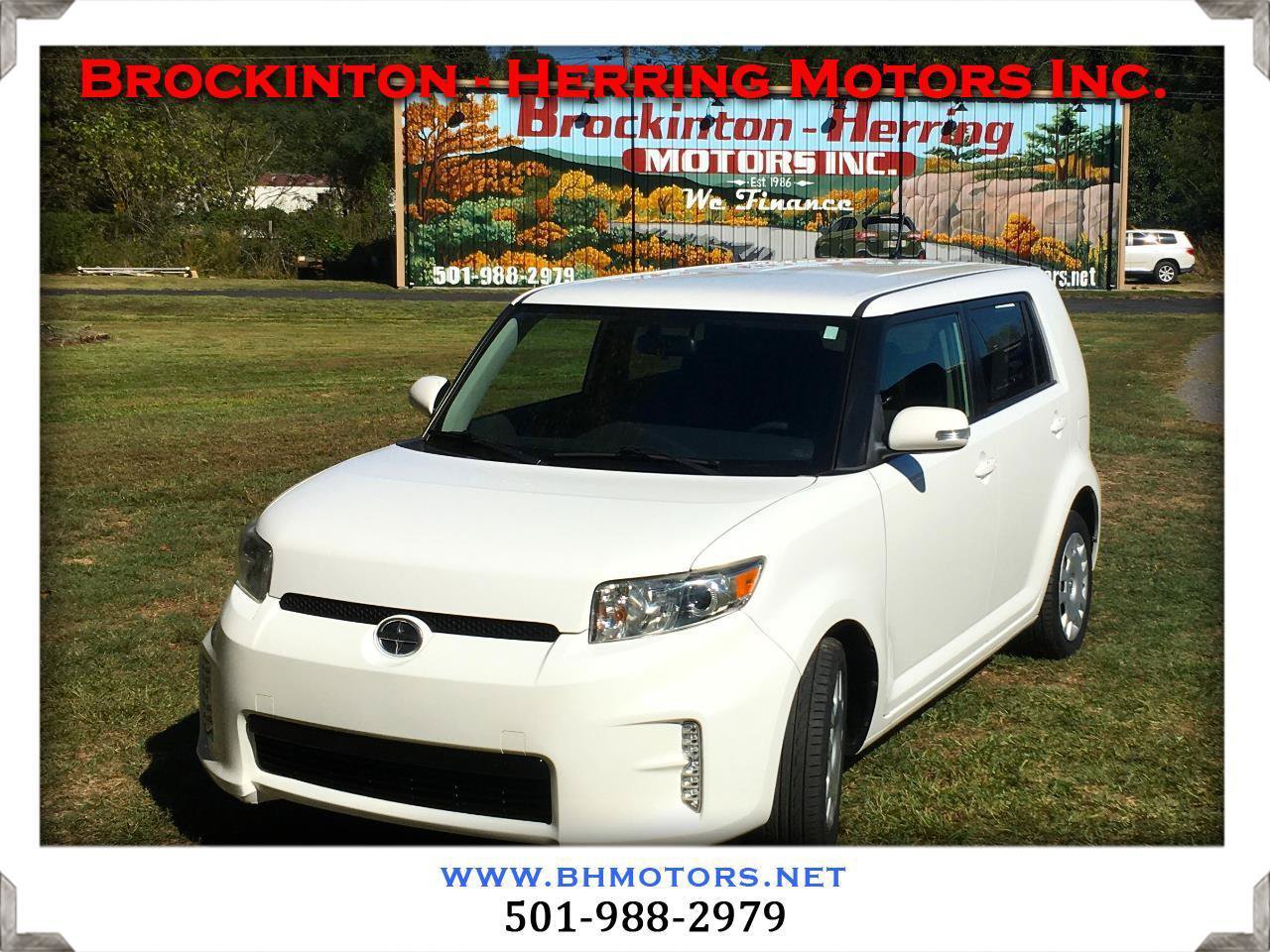 Used 2014 Scion xB FWD image 1