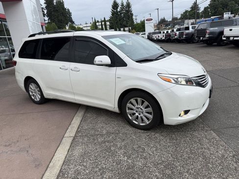 Used 2017 Toyota Sienna Limited Premium AWD/4WD image 8