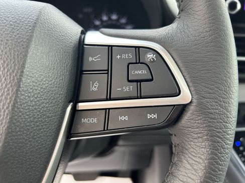 Certified 2025 Toyota Sienna XLE FWD image 29