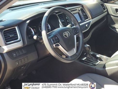 Used 2019 Toyota Highlander LE FWD image 11