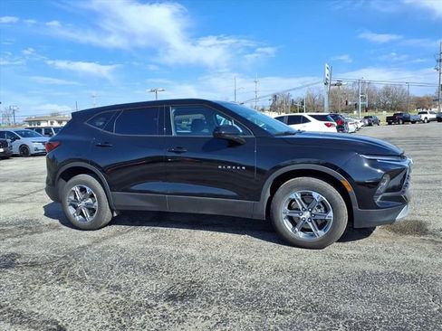 Used 2025 Chevrolet Blazer LT image 9