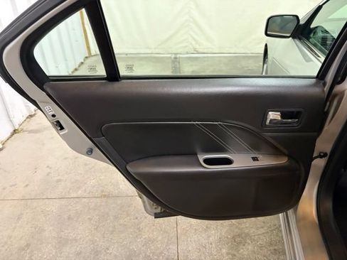 Used 2010 Ford Fusion Sport FWD image 17