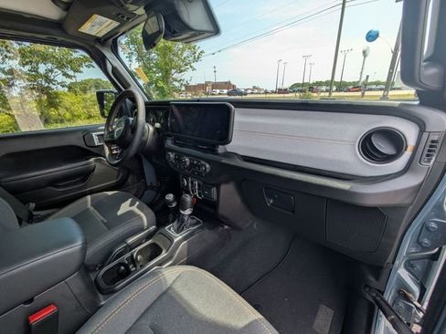 Used 2024 Jeep Wrangler Sport S image 37