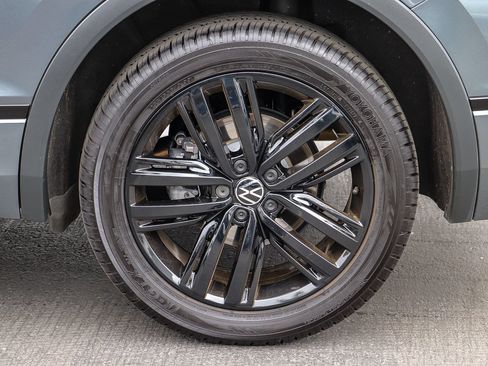 Certified 2022 Volkswagen Tiguan SE R-Line FWD image 10