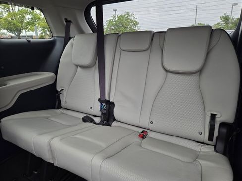 Certified 2025 Kia Carnival SX Prestige FWD image 14