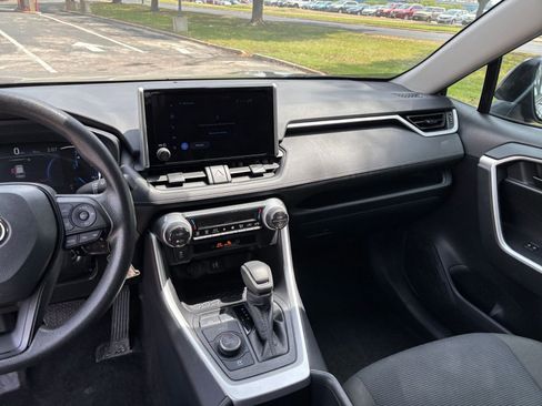 Used 2025 Toyota RAV4 LE image 30