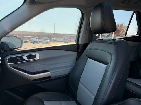Used 2022 Ford Explorer XLT w/ Equipment Group 202A image 23