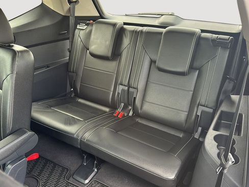 Used 2023 Volkswagen Atlas SE AWD/4WD image 16