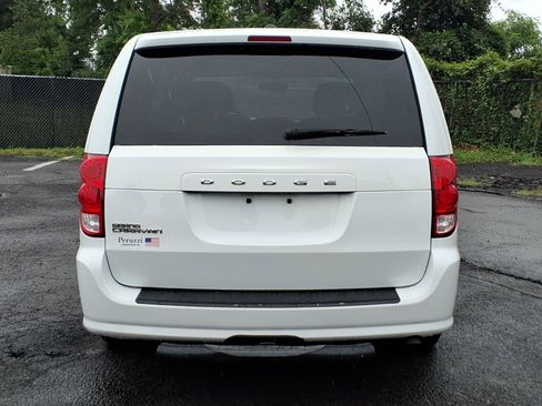 Used 2016 Dodge Grand Caravan SE FWD image 4
