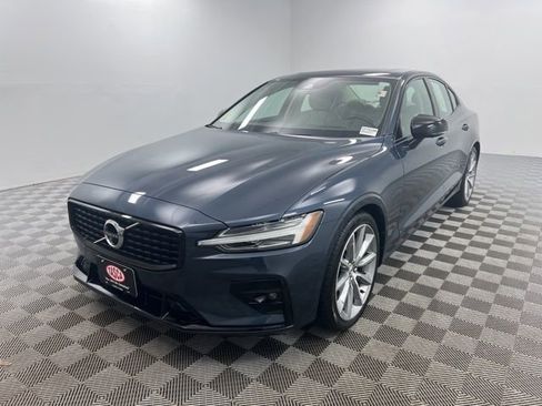 Used 2021 Volvo S60 T5 Momentum w/ Advanced Package AWD/4WD image 2