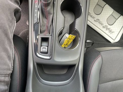 Used 2022 Chevrolet Equinox RS w/ Infotainment Package image 13