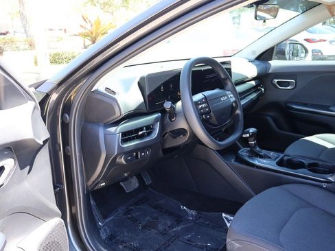 Used 2025 Kia K4 FWD image 24