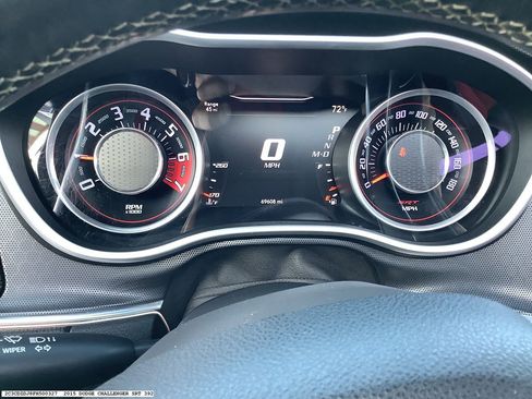 Used 2015 Dodge Challenger SRT image 8