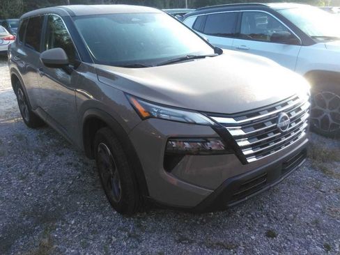 Used 2025 Nissan Rogue SV FWD image 4