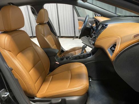 Used 2017 Chevrolet Cruze Premier image 14