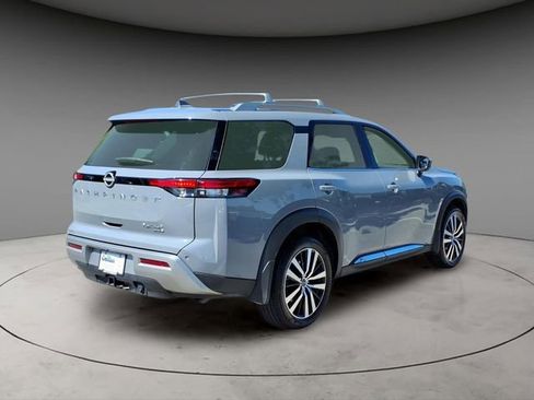 Certified 2025 Nissan Pathfinder Platinum AWD/4WD image 10